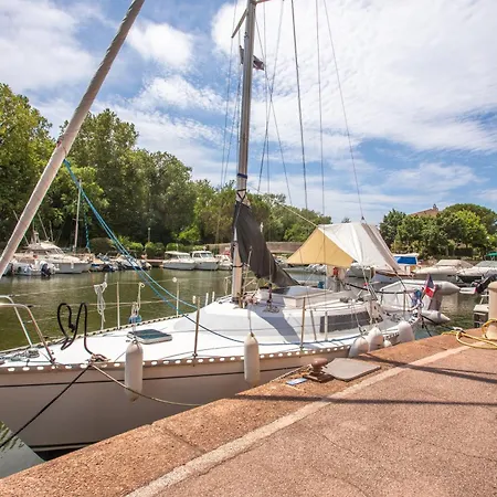 Bateau Dans Le Port De * Cogolin